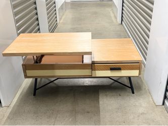 Mid-century modern style meets practicality on the Midtown Loft cocktail table. This contemporary piece features a lift-top that raises the surface wh