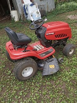 2016 MTD Yard Machines Lawn Tractor