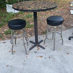 High Top Table With 2 Stool