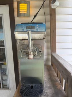 Donper D150 Commercial Soft-Serve/Slush Machine – Cools, Needs Service