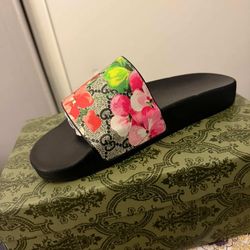 Guccis sandles size 7 brand new