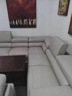 L-Shape Leather Sectional In Light Gray w/Exchangeable Configuration.