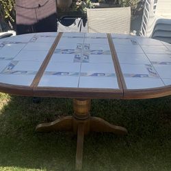 Antique Tile Table /Mesa Antigua De Mosaico