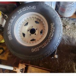 set of jeep/ford wheels