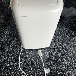 Toshiba Portable AC Unit - Like New