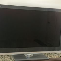 Sharp Aquos 45” TV