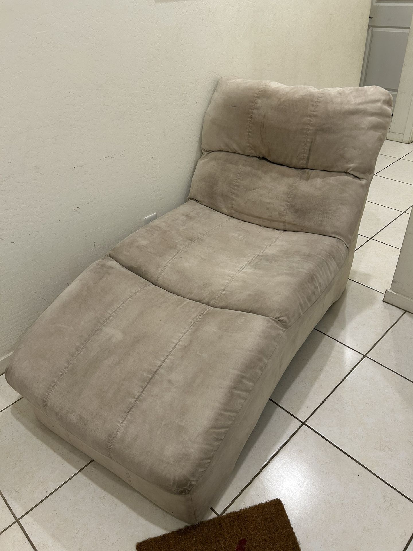 Chaise Lounge Chair