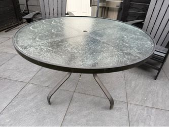 Tropatone outdoor table