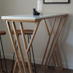 BAR TABLE WITH 2 STOOLS FOR SALE
