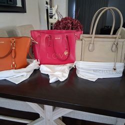 MICHAEL KORS LOVED TOTE BAGS AUTHENTIC 💯