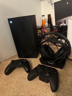 XBOX SERIES X BUNDLE with Elite Controller & Accessories