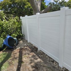Horizontal Vinyl Fence 
