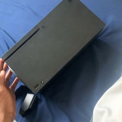 Xbox Series X  Come With Controller And 1 Month Of Game Pass