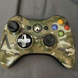 3 Xbox 360 Controllers And Charger Kit