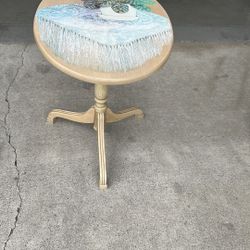 The Bombay Company Table. $40