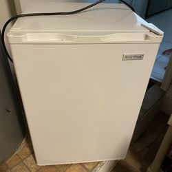 Arctic Fresh 2.7 Cu. Ft. White Compact Refrigerator