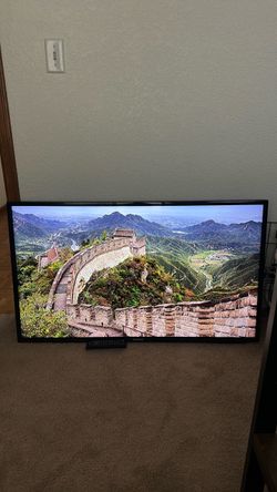 46” Samsung TV w/ Wall Mount