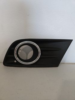 Passenger Right Side Front Fog Light Cover  2012-15 Honda Pilot 71102SZAA50 OEM