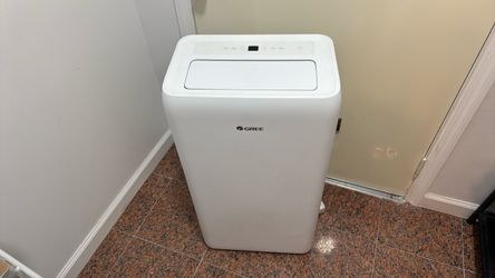 GREE Portable Air Conditioner 8,200 BTU - Complete Set