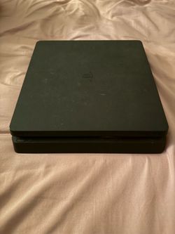 Ps4 with two controllers and cables