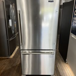 Maytag 30” Bottom Freezer Refrigerator - 🔥Hot Deal🔥