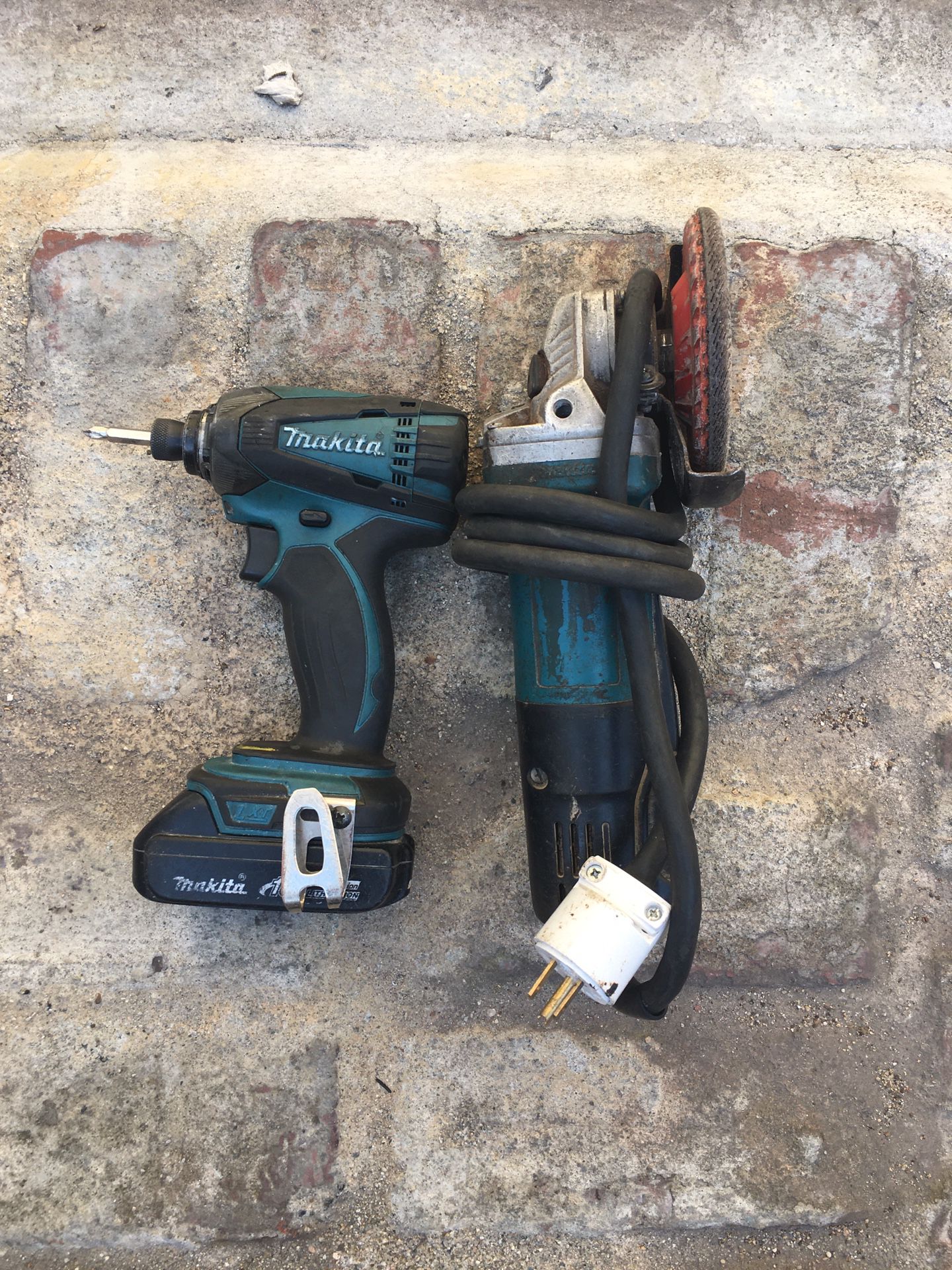 Makita drill. Battery grinder $70 price firm