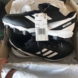 New Boys Baseball Cleats, Size 4