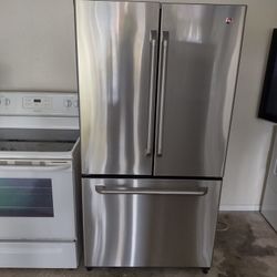GE REFRIGERATOR 3 DOORS WORKS WELL