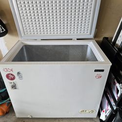 Magic Chef Freezer Chest