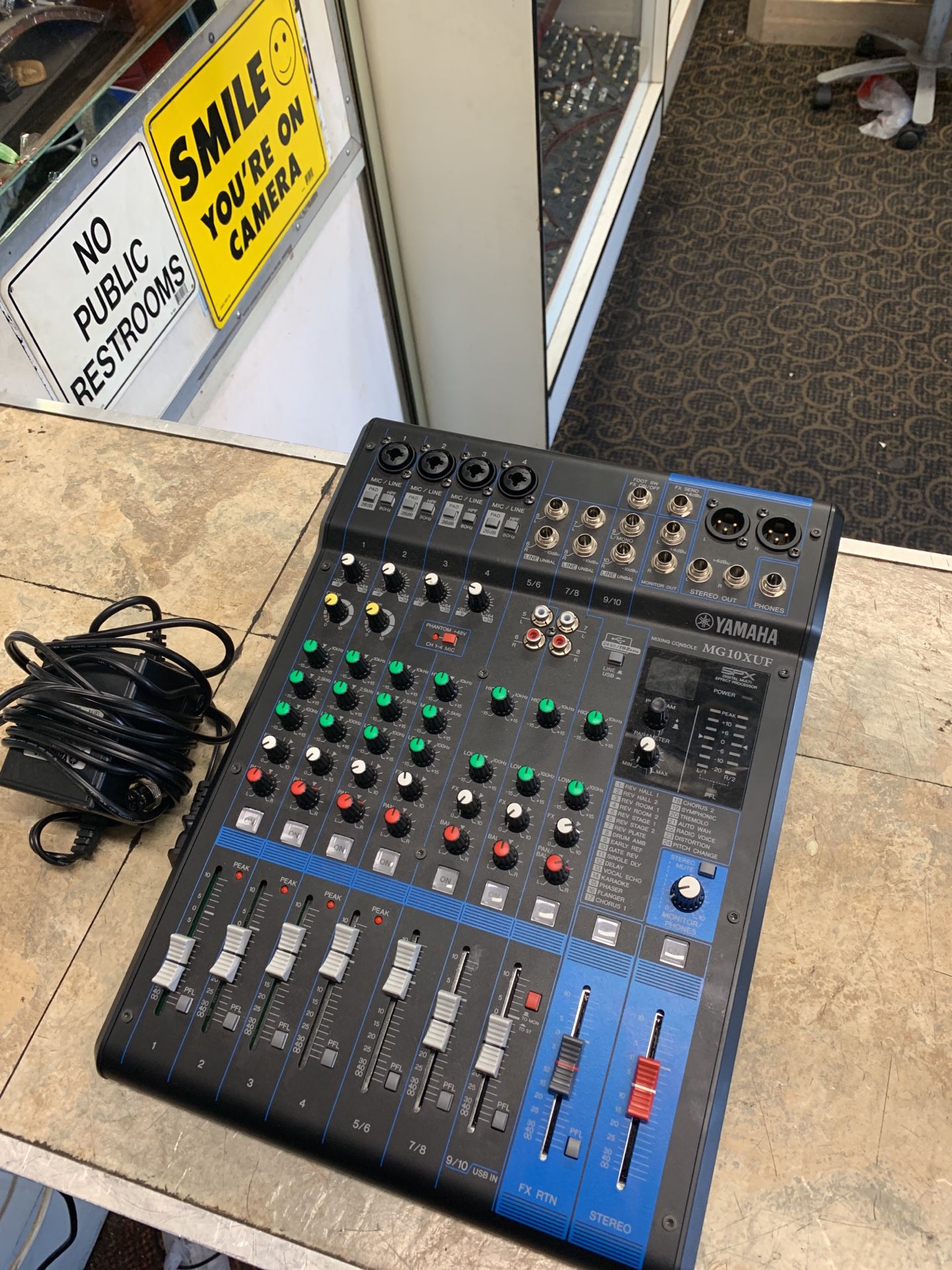 større præmedicinering musikalsk Yamaha Mixing Console MG10XUF w/power supply for Sale in Los Angeles, CA -  OfferUp