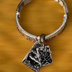 Silver tone stretch bracelet