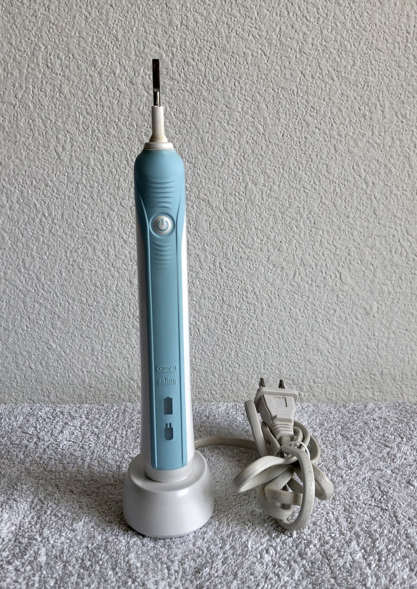 Braun Oral-B Professional Care Electric Toothbrush 3756 Charger Brush Heads