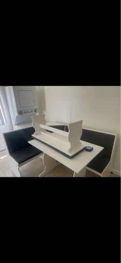 Breakfast nook dining table 125$