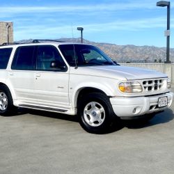 2000 Ford Explorer