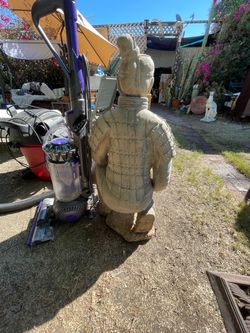 Statue and vacuum