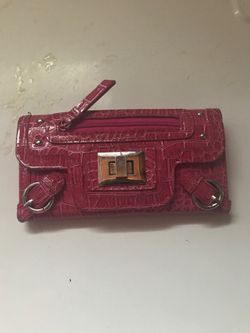 Woman’s icing wallet