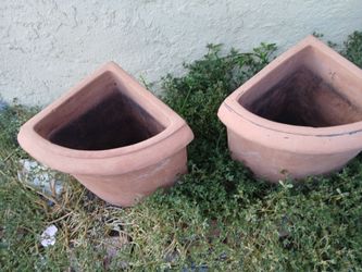 Terracotta Corner Wall Planters – Set of 2