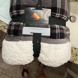 New Never Used Cozy Throw Blanket