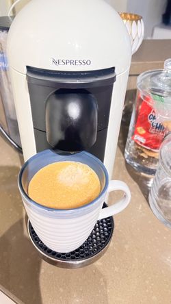 Nespresso Vertuo Plus Coffee Machine White(like new)