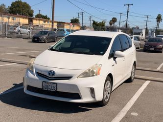 2012 Toyota Prius v – Clean, Well Maintained