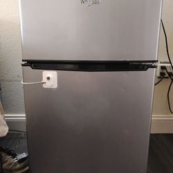 Mini Fridge 
