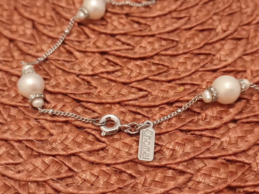 Brand New Chomel Elegant And Classic Design STERLING SILVER PEARL Necklace.