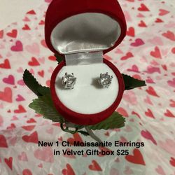 Beautiful New Moissanite S925 Earrings See Photos 1 Carat in Rose Gift Box Upon Request