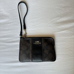 Coach Corner Zip Wristlet
