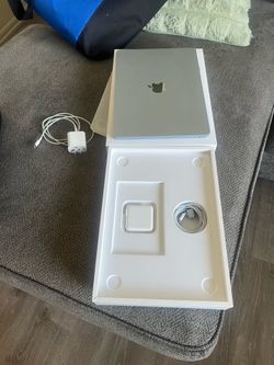 Apple MacBook Air – Excellent Condition– $800