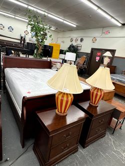 Queen bed set