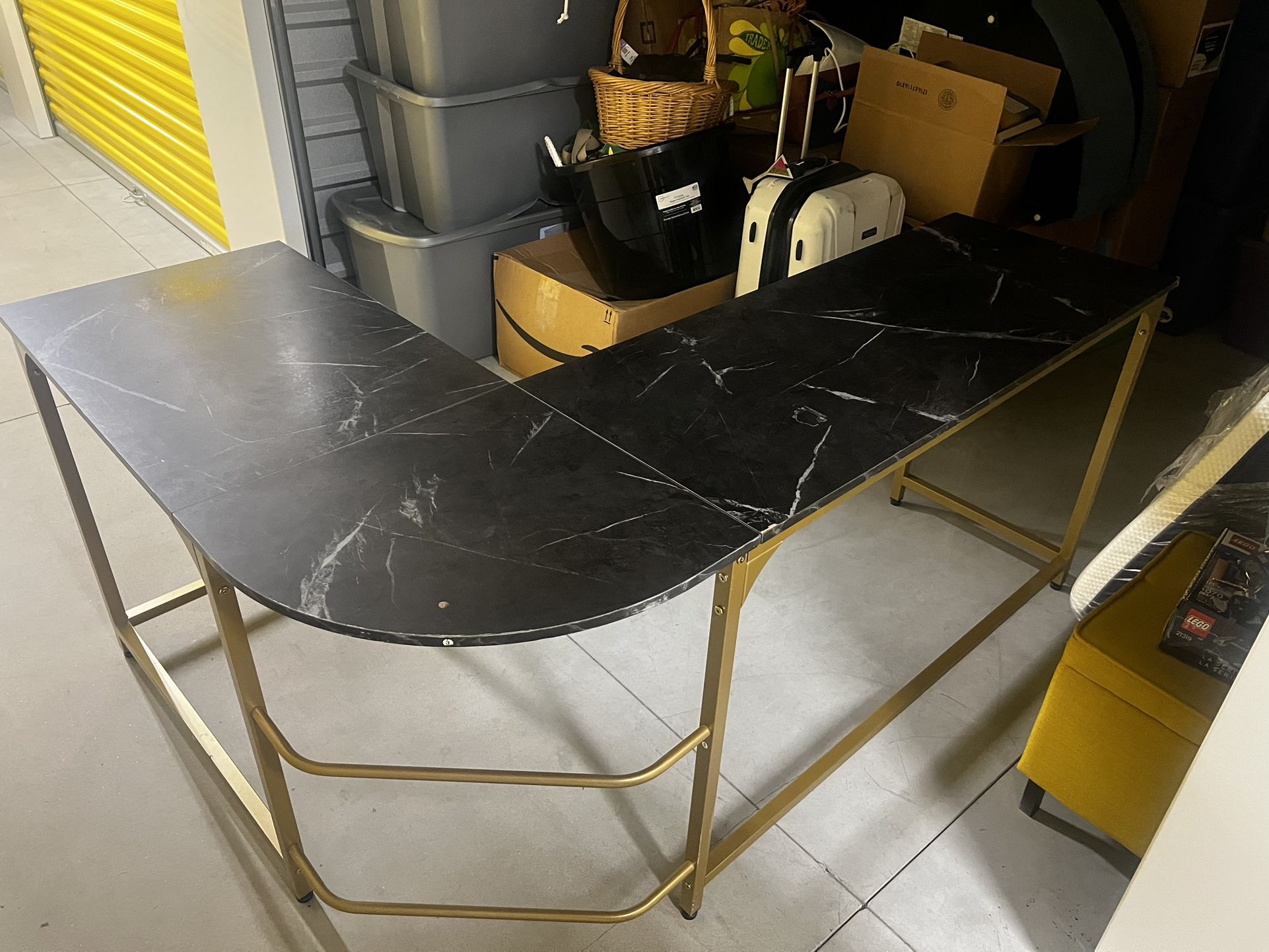 Black Desk
