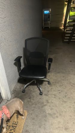 Computer chair for sale 15$ must pick up