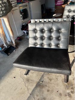 2 Barcelona chairs