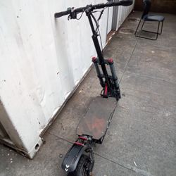 Electric ScooterElectric scooter spare parts. This scooter has no battery. And there is no air in the rear wheel. I don't know what the condition of t